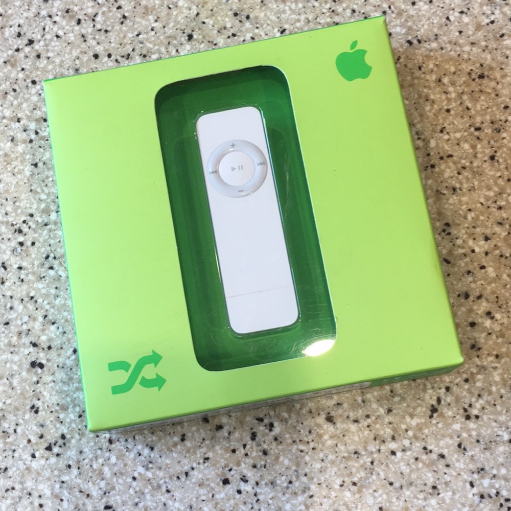 NIB | Apple iPod Shuffle 512MB